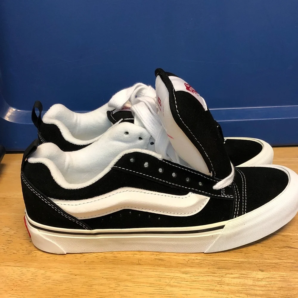 Vans Black & White Old Skool Men’s Sz 6.5 Women’s Sz 8